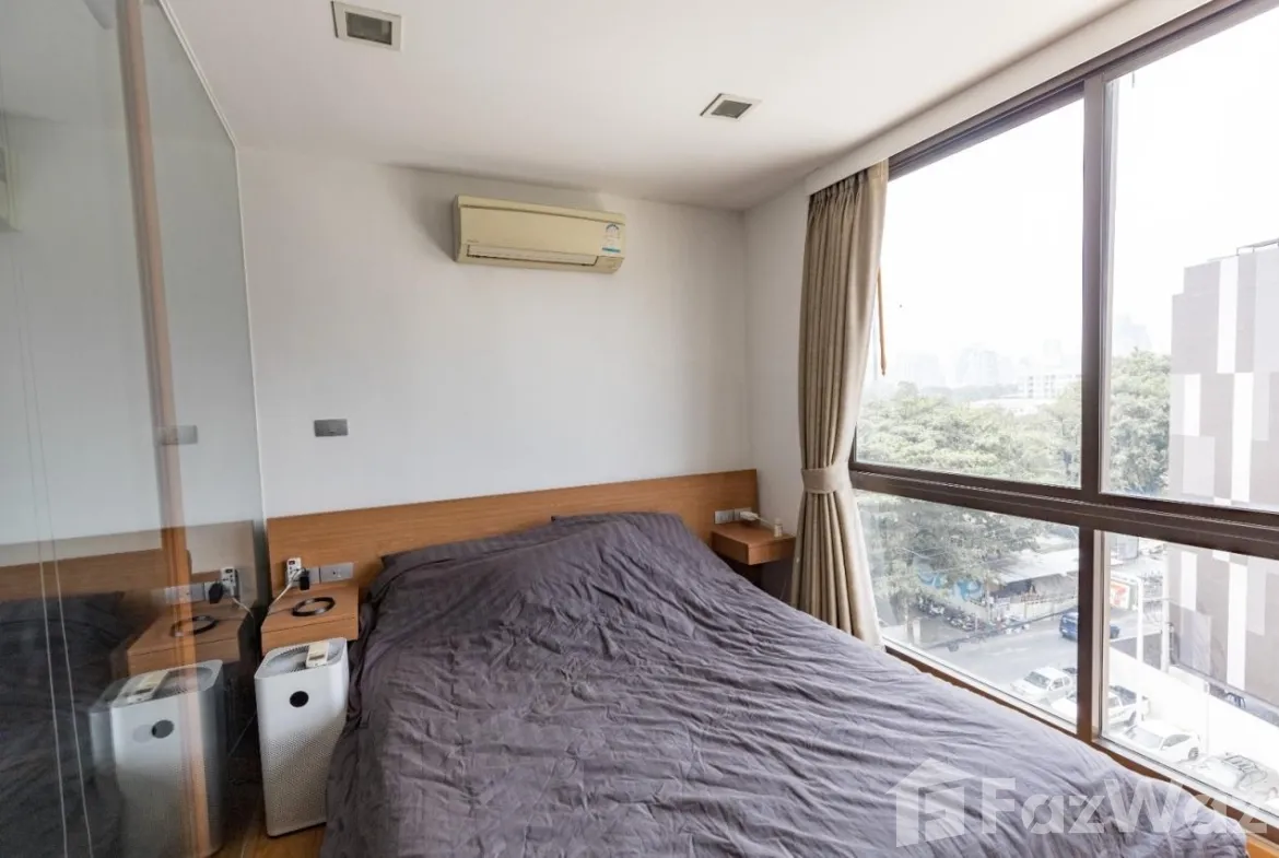 1-bedroom, 1-bathroom 38sqm condo at XVI The Sixteenth in Khlong Toei. For sale at 4.6M THB. Prime location near MRT. Contact us for details!