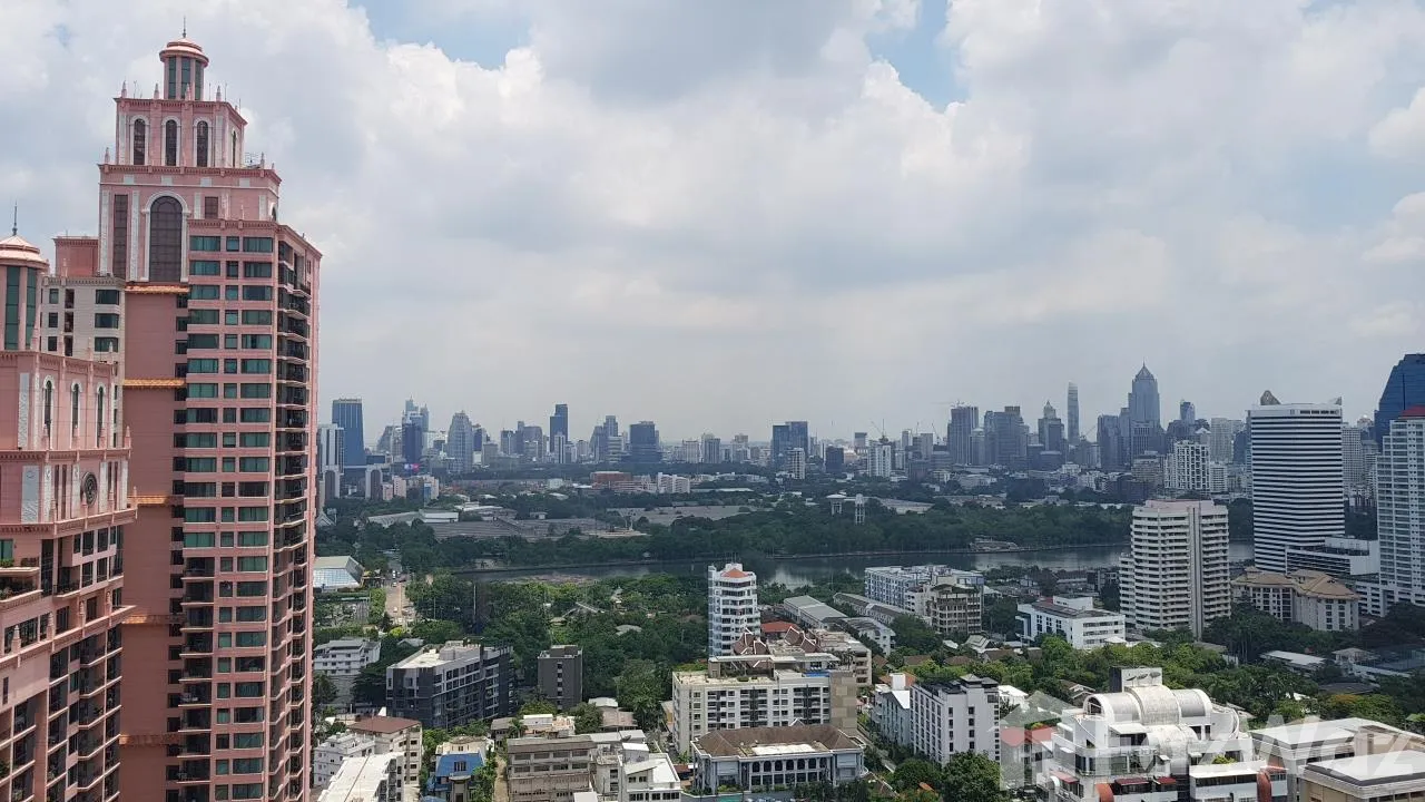 Spacious 2-bed, 2-bath, 53 sqm condo at Park Origin Phrom Phong for sale at ฿13.9M. Prime Sukhumvit 24 location with luxury amenities and BTS access..