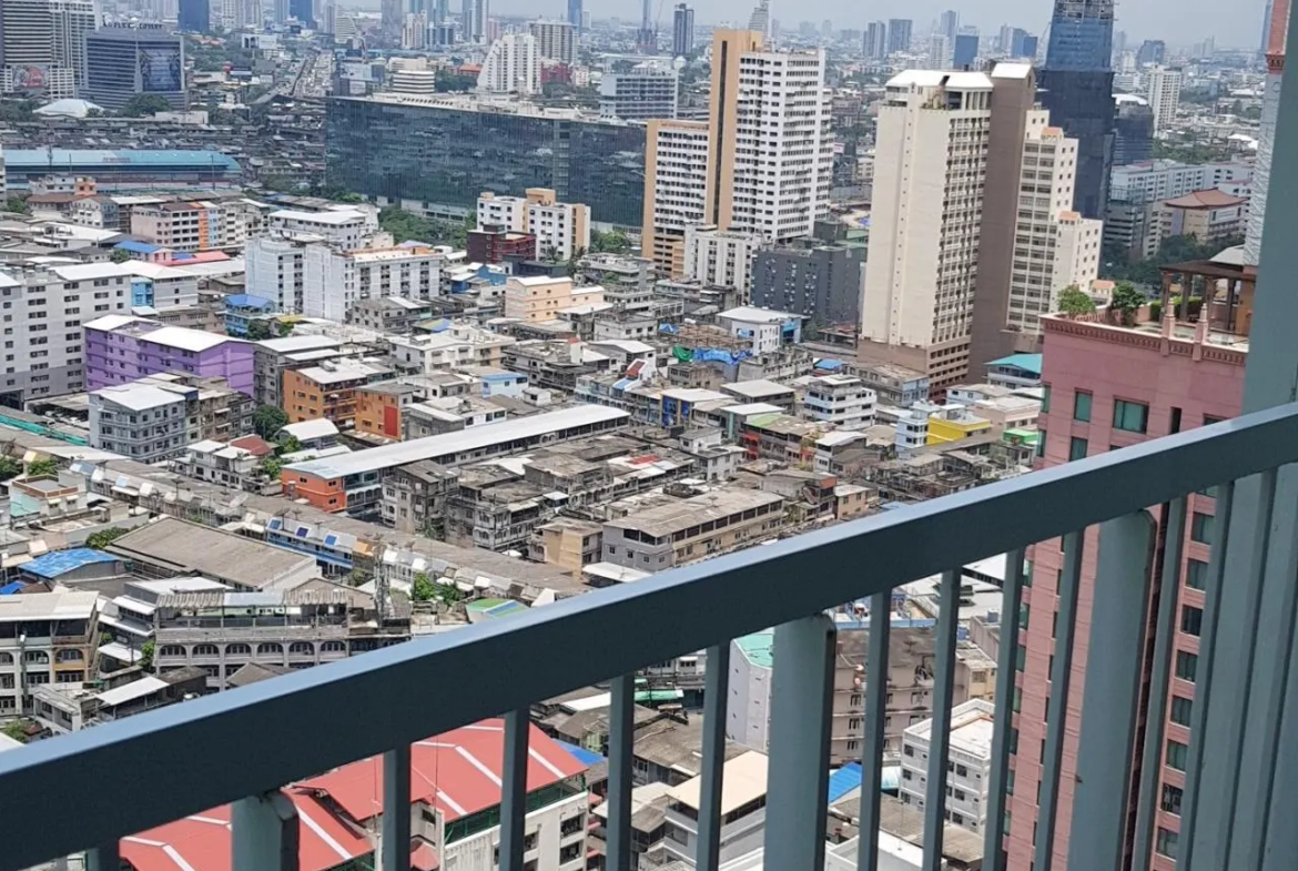 Spacious 2-bed, 2-bath, 53 sqm condo at Park Origin Phrom Phong for sale at ฿13.9M. Prime Sukhumvit 24 location with luxury amenities and BTS access..
