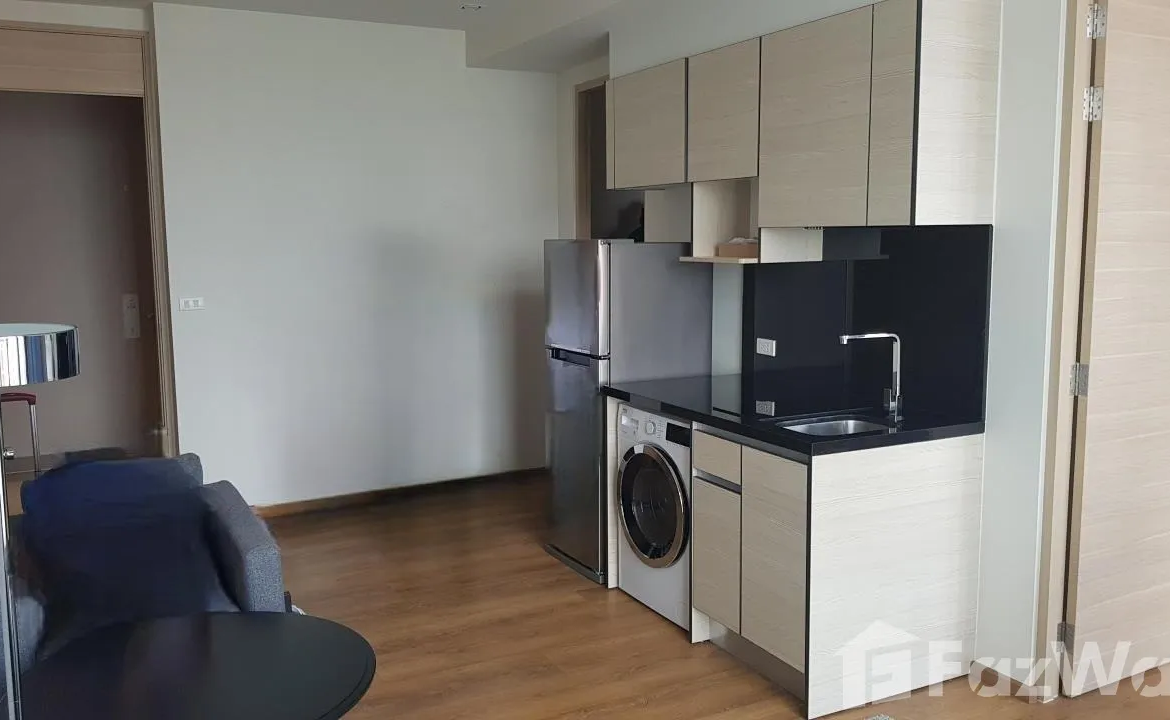 Spacious 2-bed, 2-bath, 53 sqm condo at Park Origin Phrom Phong for sale at ฿13.9M. Prime Sukhumvit 24 location with luxury amenities and BTS access..