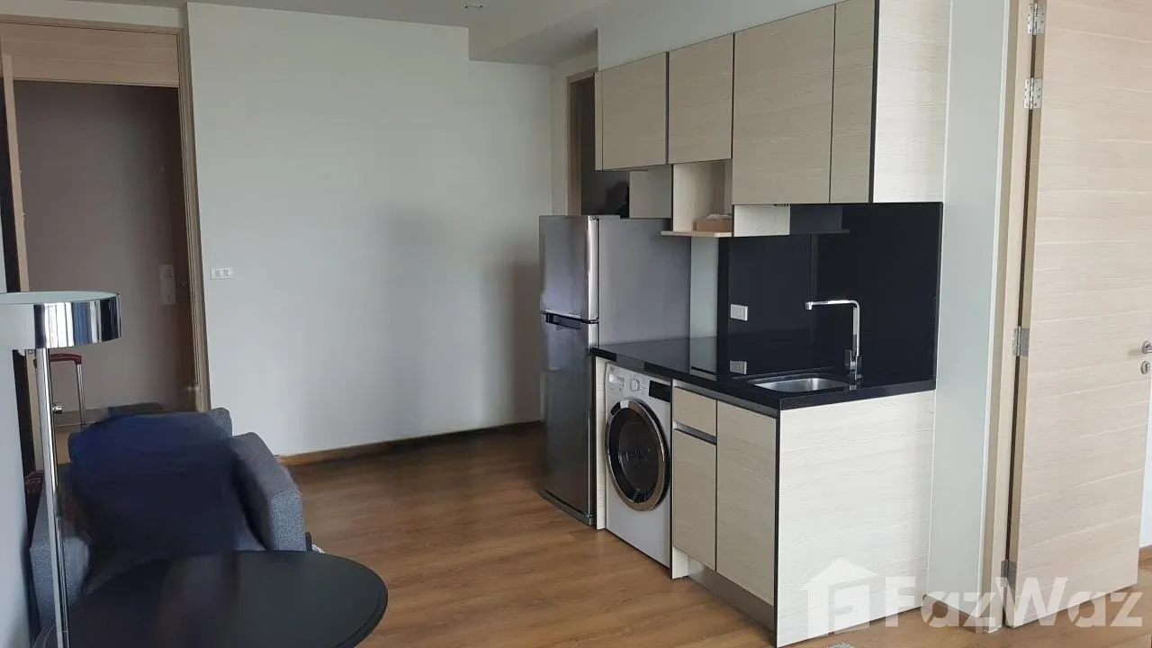 Spacious 2-bed, 2-bath, 53 sqm condo at Park Origin Phrom Phong for sale at ฿13.9M. Prime Sukhumvit 24 location with luxury amenities and BTS access..