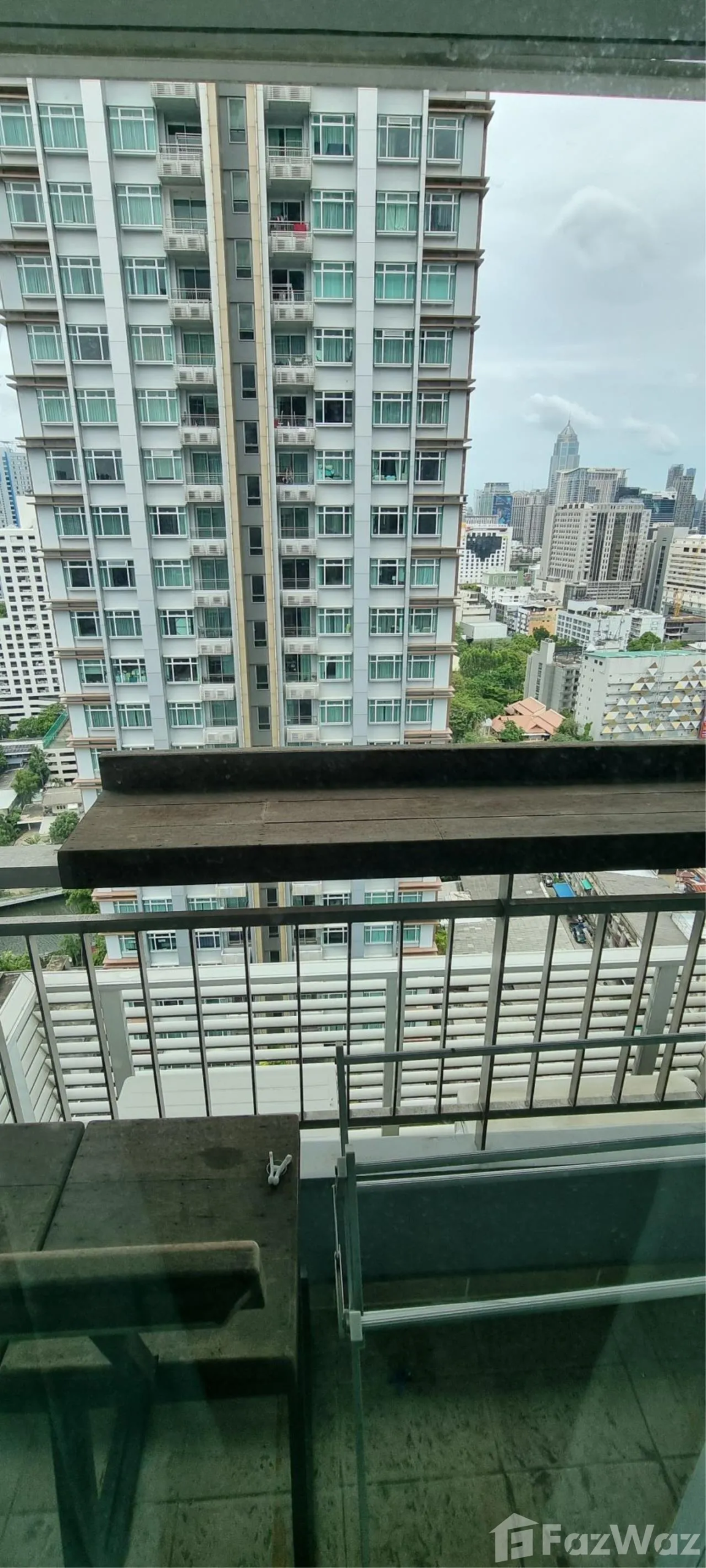 Spacious 1-Bedroom, 1-Bathroom condo at Circle Petchaburi. 47 sqm. For sale at 4,700,000 THB. Convenient location with premium amenities. Schedule a viewing today!