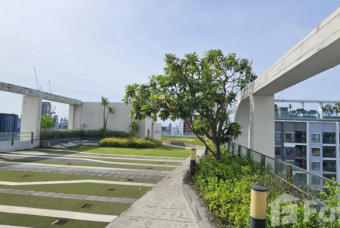 1-bedroom, 1-bathroom 38.33sqm condo at ASPIRE Sukhumvit 48 near BTS Phra Khanong. For sale at 3.5M THB. Prime location with luxury amenities. Contact us now!