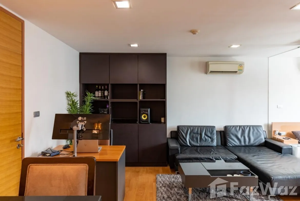 1-bedroom, 1-bathroom 38sqm condo at XVI The Sixteenth in Khlong Toei. For sale at 4.6M THB. Prime location near MRT. Contact us for details!