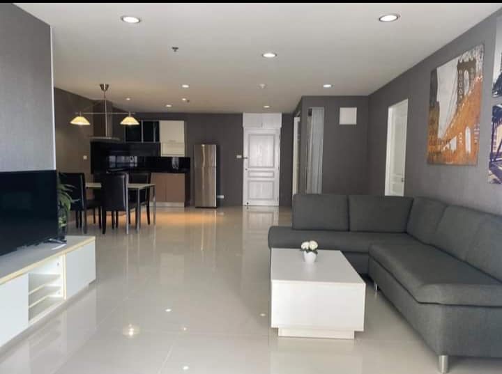 Spacious 3-bed, 2-bath 121 sqm condo at Waterford Diamond Tower for rent. Prime Sukhumvit 30/1 location near BTS Phrom Phong. Rent: 55,000 THB/month.
