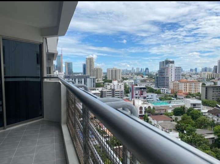 Spacious 3-bed, 2-bath 121 sqm condo at Waterford Diamond Tower for rent. Prime Sukhumvit 30/1 location near BTS Phrom Phong. Rent: 55,000 THB/month.