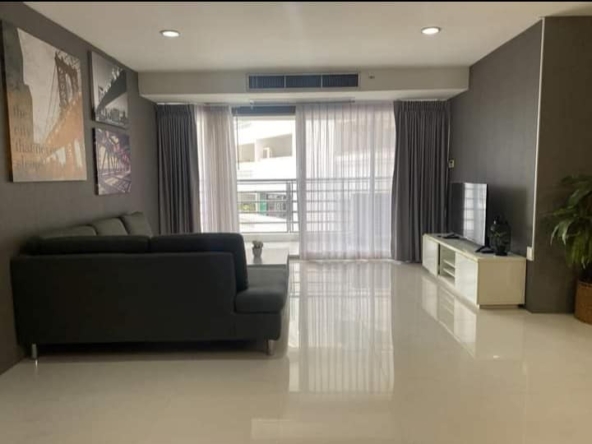 Spacious 3-bed, 2-bath 121 sqm condo at Waterford Diamond Tower for rent. Prime Sukhumvit 30/1 location near BTS Phrom Phong. Rent: 55,000 THB/month.