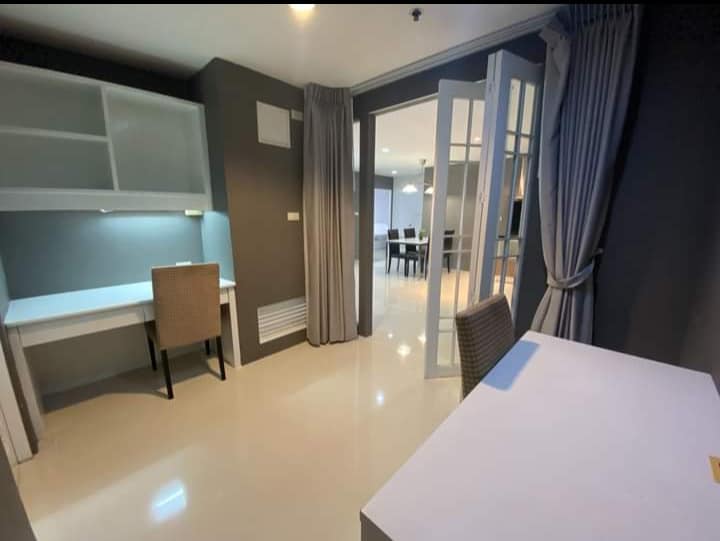 Spacious 3-bed, 2-bath 121 sqm condo at Waterford Diamond Tower for rent. Prime Sukhumvit 30/1 location near BTS Phrom Phong. Rent: 55,000 THB/month.