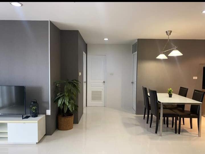 Spacious 3-bed, 2-bath 121 sqm condo at Waterford Diamond Tower for rent. Prime Sukhumvit 30/1 location near BTS Phrom Phong. Rent: 55,000 THB/month.