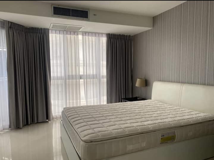 Spacious 3-bed, 2-bath 121 sqm condo at Waterford Diamond Tower for rent. Prime Sukhumvit 30/1 location near BTS Phrom Phong. Rent: 55,000 THB/month.