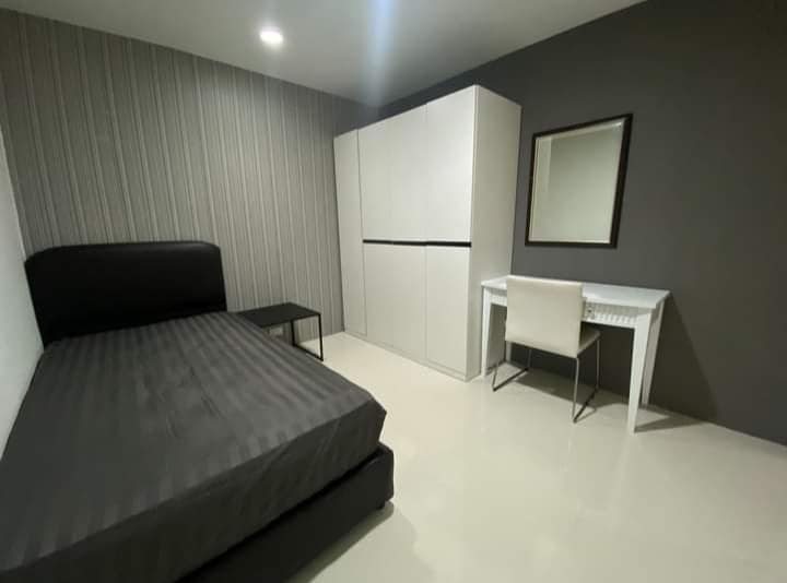 Spacious 3-bed, 2-bath 121 sqm condo at Waterford Diamond Tower for rent. Prime Sukhumvit 30/1 location near BTS Phrom Phong. Rent: 55,000 THB/month.