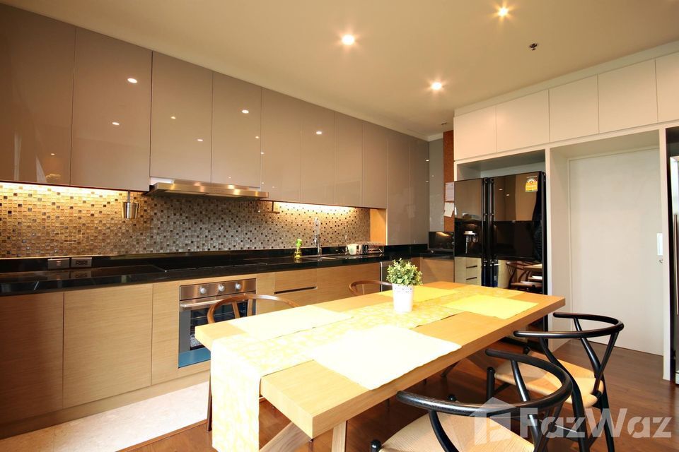 Luxury 2-bed, 4-bath, 150 sqm condo at Noble Remix 2 for sale at ฿32M. Prime Thonglor location, BTS access, maid's room, and stunning city views.