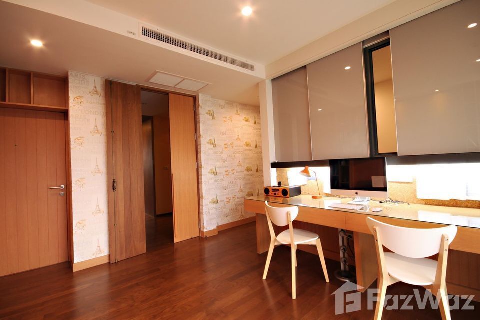 Luxury 2-bed, 4-bath, 150 sqm condo at Noble Remix 2 for sale at ฿32M. Prime Thonglor location, BTS access, maid's room, and stunning city views.