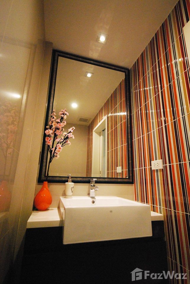 Luxury 2-bed, 4-bath, 150 sqm condo at Noble Remix 2 for sale at ฿32M. Prime Thonglor location, BTS access, maid's room, and stunning city views.
