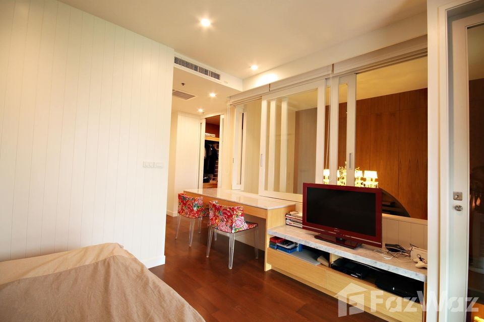 Luxury 2-bed, 4-bath, 150 sqm condo at Noble Remix 2 for sale at ฿32M. Prime Thonglor location, BTS access, maid's room, and stunning city views.