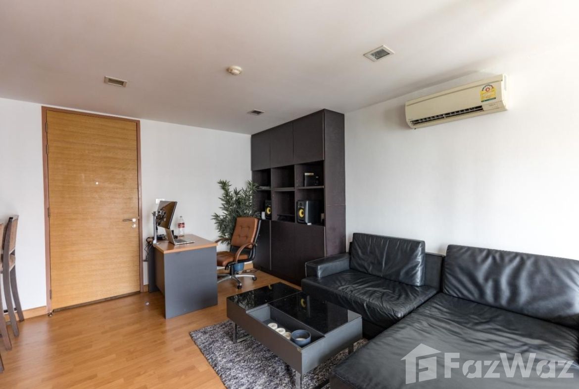 1-bedroom, 1-bathroom 38sqm condo at XVI The Sixteenth in Khlong Toei. For sale at 4.6M THB. Prime location near MRT. Contact us for details!