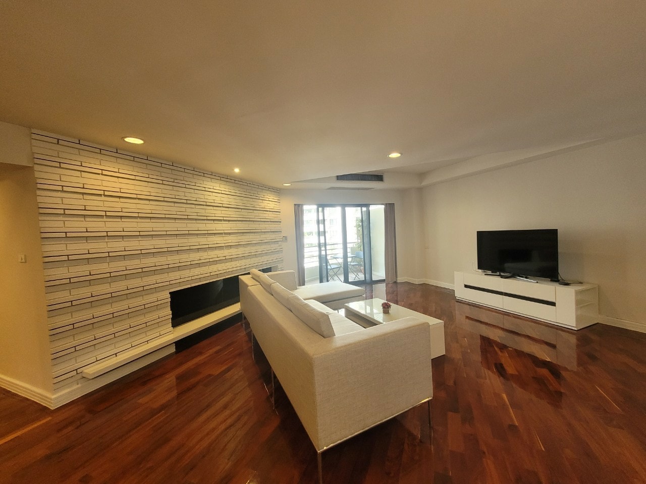 Spacious 3BR condo at Cosmo Villa Sukhumvit 12, 250 sqm, pet-friendly, city views, near BTS Asoke & MRT Sukhumvit. Rent: 70,000 THB/month. Contact us today!
