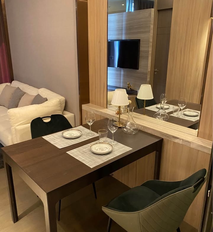 Luxury 1-bedroom apartment at The Esse at Singha Complex, 29th floor, 48 sqm. For rent at 42,000 THB/month or sale at 13.5M THB. Prime Asoke location.