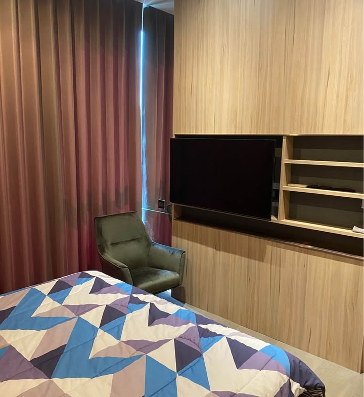 Luxury 1-bedroom apartment at The Esse at Singha Complex, 29th floor, 48 sqm. For rent at 42,000 THB/month or sale at 13.5M THB. Prime Asoke location.
