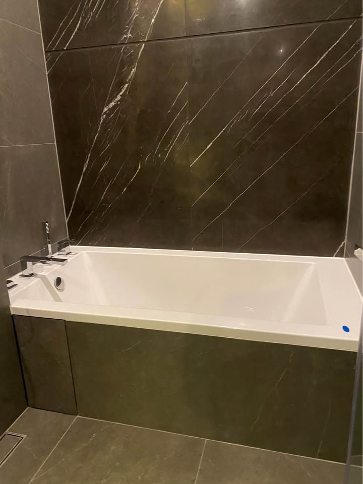 Luxury 1-bedroom apartment at The Esse at Singha Complex, 29th floor, 48 sqm. For rent at 42,000 THB/month or sale at 13.5M THB. Prime Asoke location.