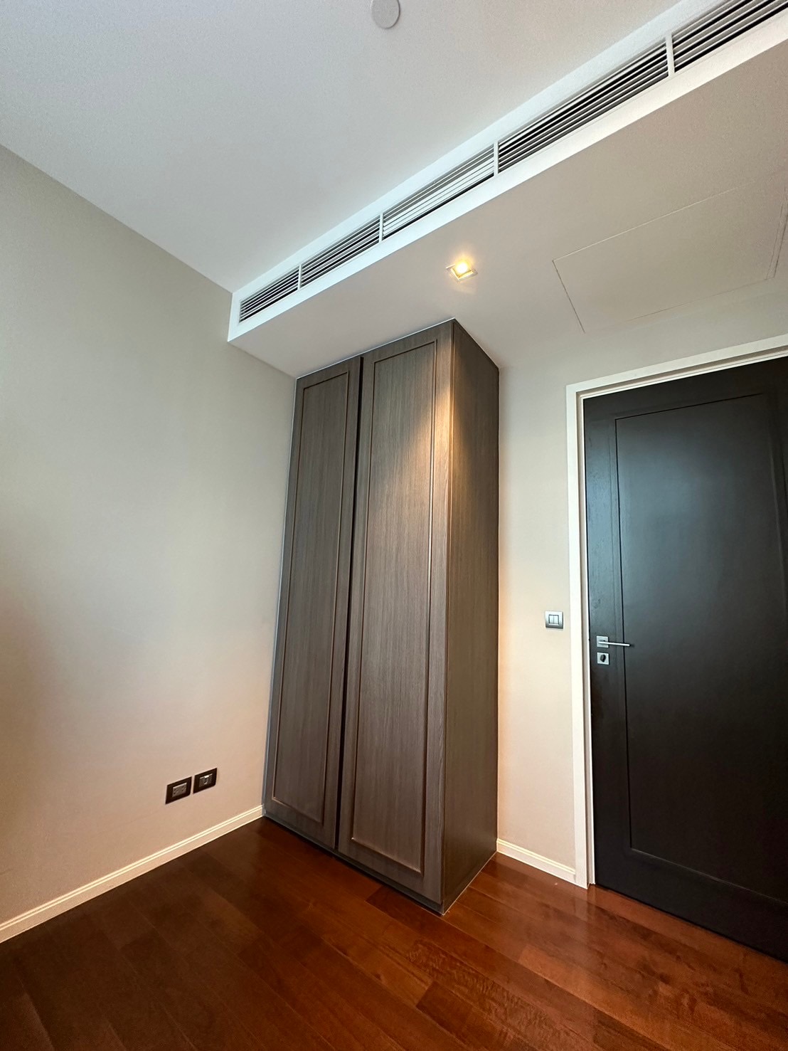2-Bed, 2-Bath, 83.43 sqm Condo at The Diplomat 39 for Rent 72,000 THB or Sale 27,000,000 THB, 300m to BTS Phrom Phong, Luxury Sukhumvit Living.