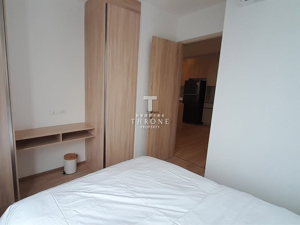 Discover urban luxury at XT Phayathai! Rent this fully furnished 2-bedroom, 2-bathroom condo on the 33rd floor, spanning 82.5 sqm, for 53,000 THB/month. Enjoy top-tier amenities and a prime Bangkok location. Near BTS Phaya Thai