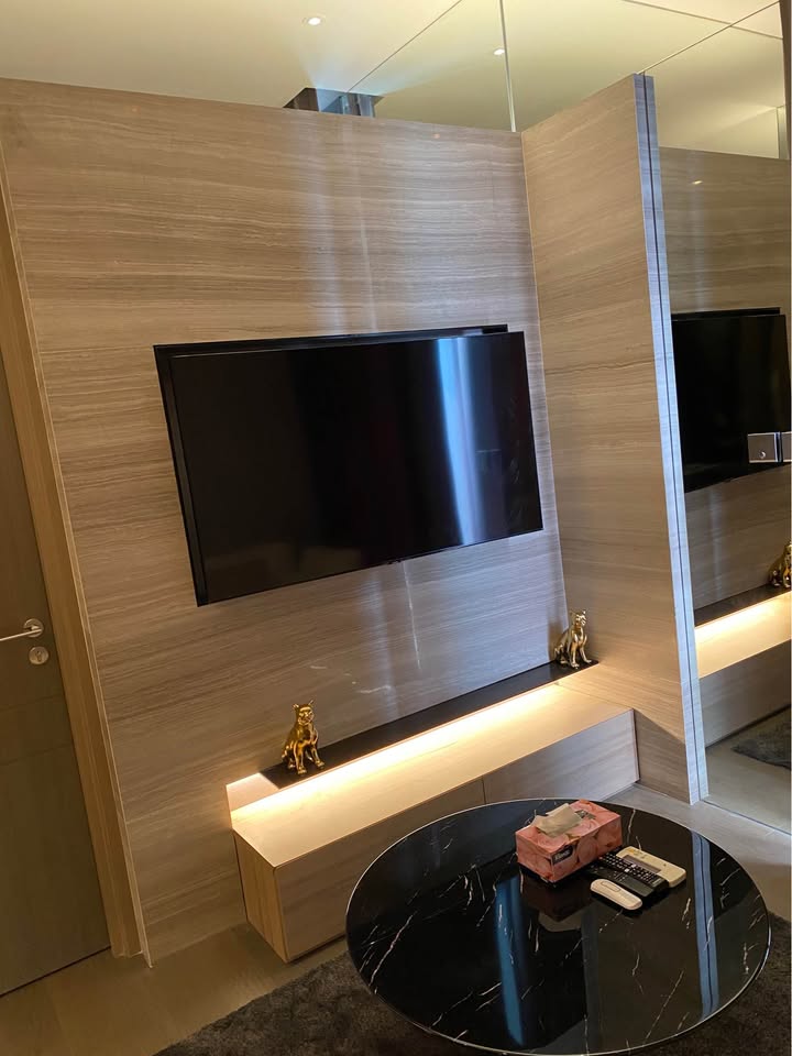 Luxury 1-bedroom apartment at The Esse at Singha Complex, 29th floor, 48 sqm. For rent at 42,000 THB/month or sale at 13.5M THB. Prime Asoke location.
