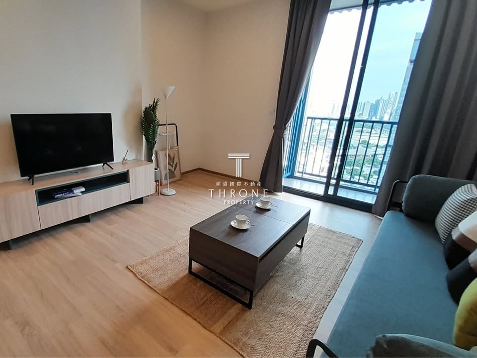 Discover urban luxury at XT Phayathai! Rent this fully furnished 2-bedroom, 2-bathroom condo on the 33rd floor, spanning 82.5 sqm, for 53,000 THB/month. Enjoy top-tier amenities and a prime Bangkok location. Near BTS Phaya Thai
