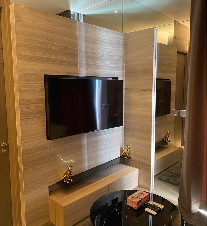 Luxury 1-bedroom apartment at The Esse at Singha Complex, 29th floor, 48 sqm. For rent at 42,000 THB/month or sale at 13.5M THB. Prime Asoke location.