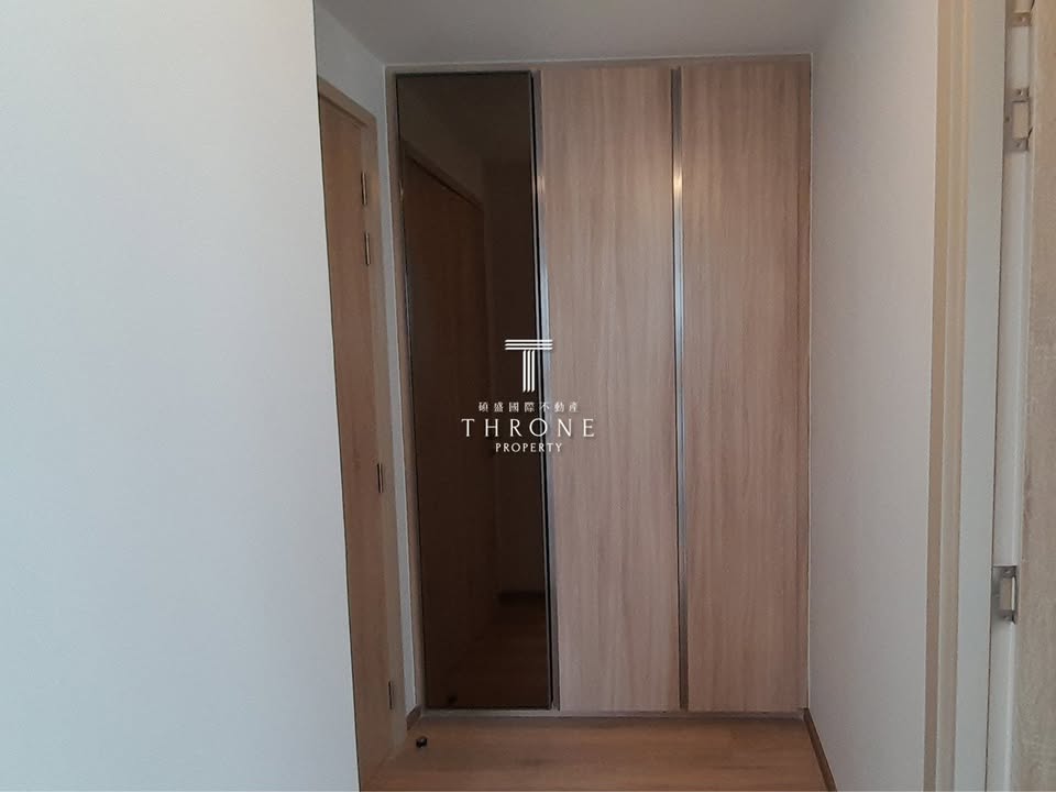 Discover urban luxury at XT Phayathai! Rent this fully furnished 2-bedroom, 2-bathroom condo on the 33rd floor, spanning 82.5 sqm, for 53,000 THB/month. Enjoy top-tier amenities and a prime Bangkok location. Near BTS Phaya Thai