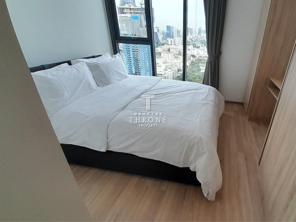 Discover urban luxury at XT Phayathai! Rent this fully furnished 2-bedroom, 2-bathroom condo on the 33rd floor, spanning 82.5 sqm, for 53,000 THB/month. Enjoy top-tier amenities and a prime Bangkok location. Near BTS Phaya Thai
