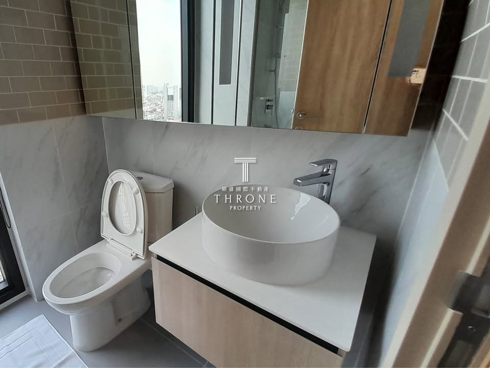 Discover urban luxury at XT Phayathai! Rent this fully furnished 2-bedroom, 2-bathroom condo on the 33rd floor, spanning 82.5 sqm, for 53,000 THB/month. Enjoy top-tier amenities and a prime Bangkok location. Near BTS Phaya Thai