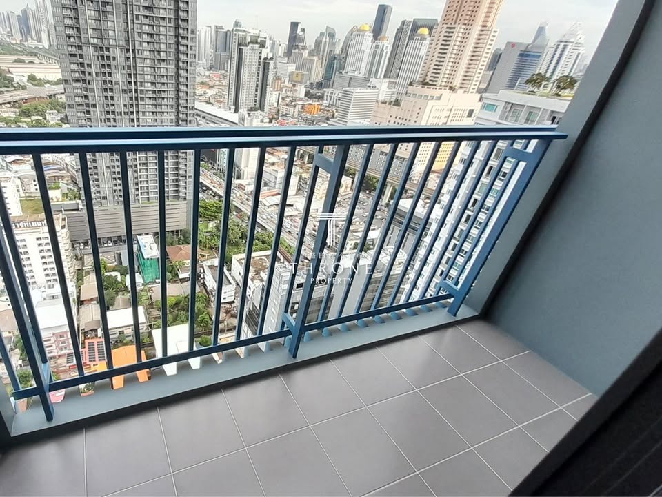 Discover urban luxury at XT Phayathai! Rent this fully furnished 2-bedroom, 2-bathroom condo on the 33rd floor, spanning 82.5 sqm, for 53,000 THB/month. Enjoy top-tier amenities and a prime Bangkok location. Near BTS Phaya Thai