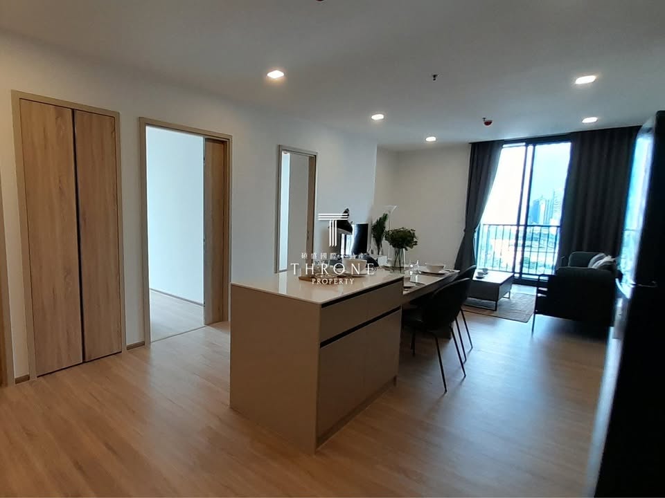 Discover urban luxury at XT Phayathai! Rent this fully furnished 2-bedroom, 2-bathroom condo on the 33rd floor, spanning 82.5 sqm, for 53,000 THB/month. Enjoy top-tier amenities and a prime Bangkok location. Near BTS Phaya Thai