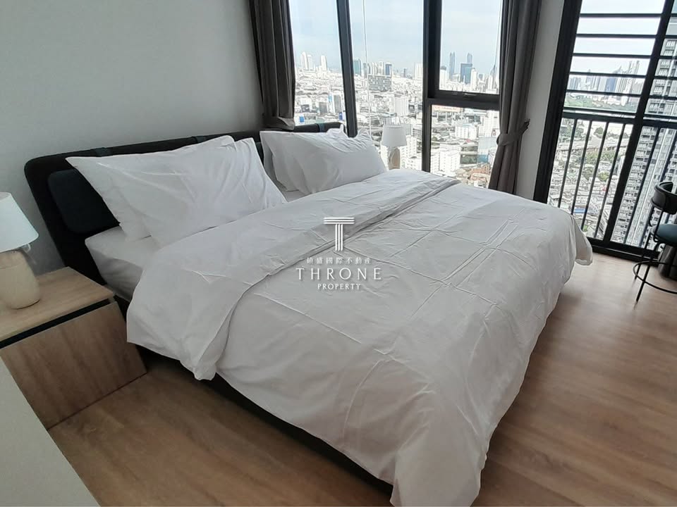 Discover urban luxury at XT Phayathai! Rent this fully furnished 2-bedroom, 2-bathroom condo on the 33rd floor, spanning 82.5 sqm, for 53,000 THB/month. Enjoy top-tier amenities and a prime Bangkok location. Near BTS Phaya Thai
