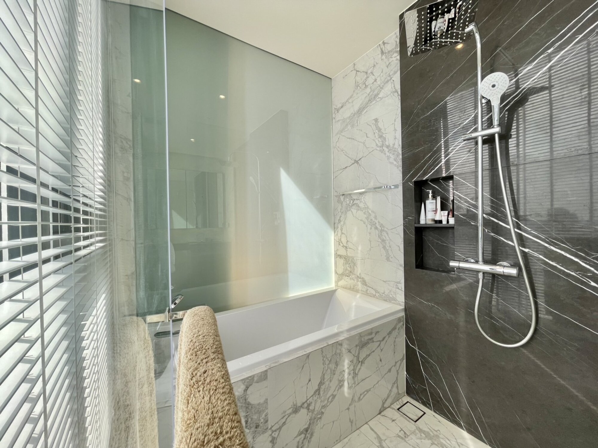 Luxurious 2-bedroom condo for rent at Hyde Heritage Thonglor, 80 sqm on the 21st floor, fully furnished, near BTS Thonglor. Rent: 130,000 THB/month