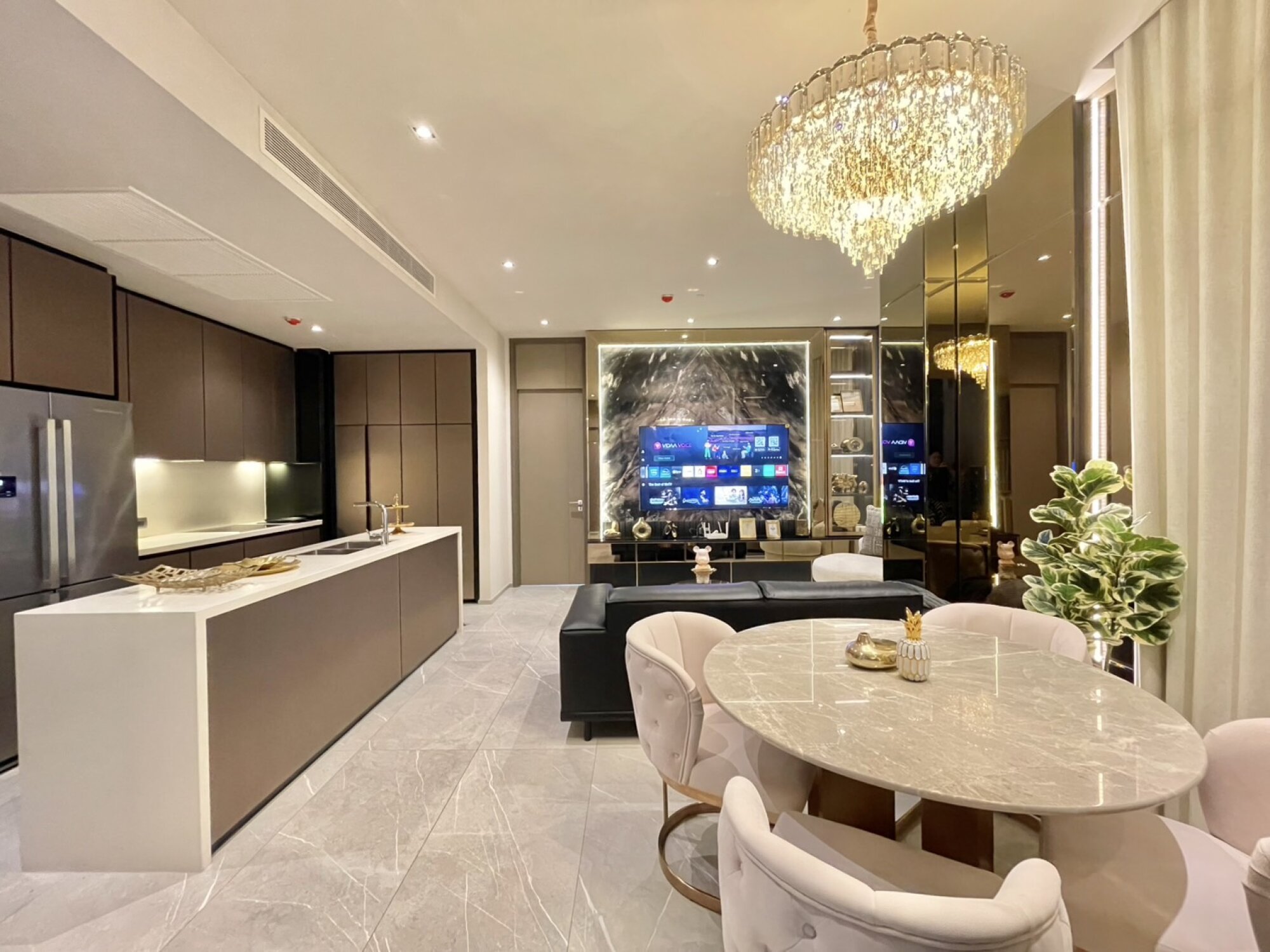 Luxurious 2-bedroom condo for rent at Hyde Heritage Thonglor, 80 sqm on the 21st floor, fully furnished, near BTS Thonglor. Rent: 130,000 THB/month