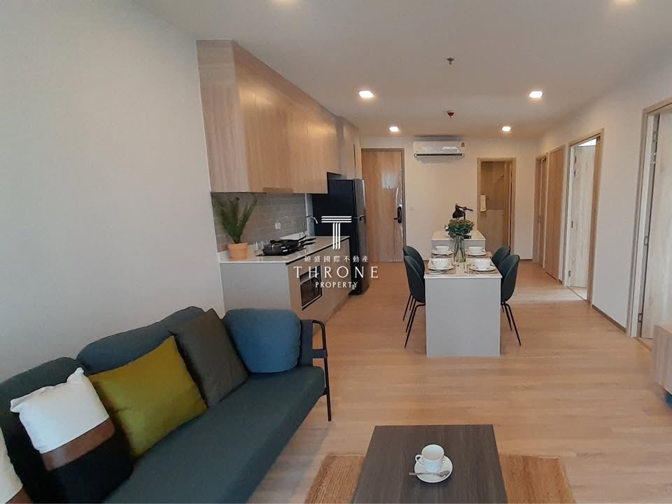 Discover urban luxury at XT Phayathai! Rent this fully furnished 2-bedroom, 2-bathroom condo on the 33rd floor, spanning 82.5 sqm, for 53,000 THB/month. Enjoy top-tier amenities and a prime Bangkok location. Near BTS Phaya Thai