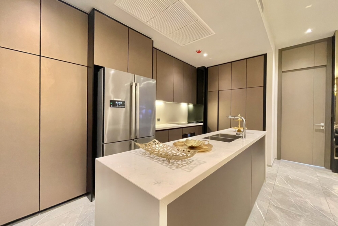 Luxurious 2-bedroom condo for rent at Hyde Heritage Thonglor, 80 sqm on the 21st floor, fully furnished, near BTS Thonglor. Rent: 130,000 THB/month