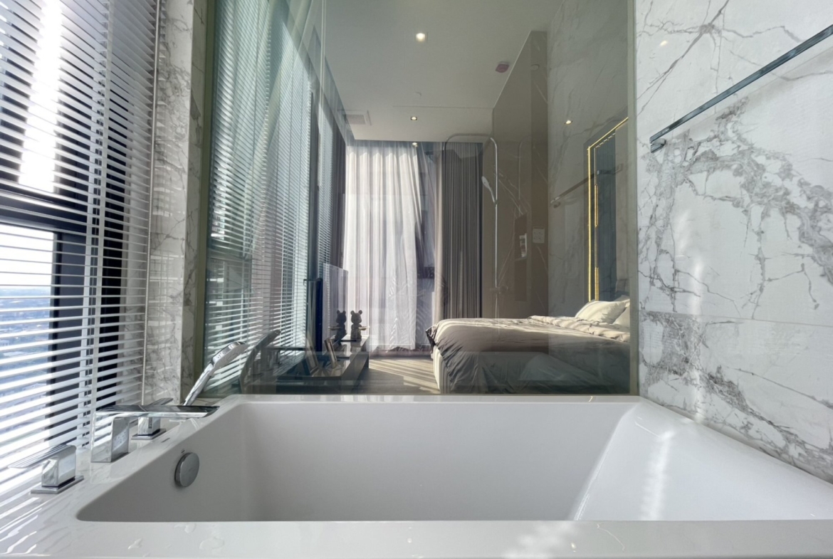 Luxurious 2-bedroom condo for rent at Hyde Heritage Thonglor, 80 sqm on the 21st floor, fully furnished, near BTS Thonglor. Rent: 130,000 THB/month