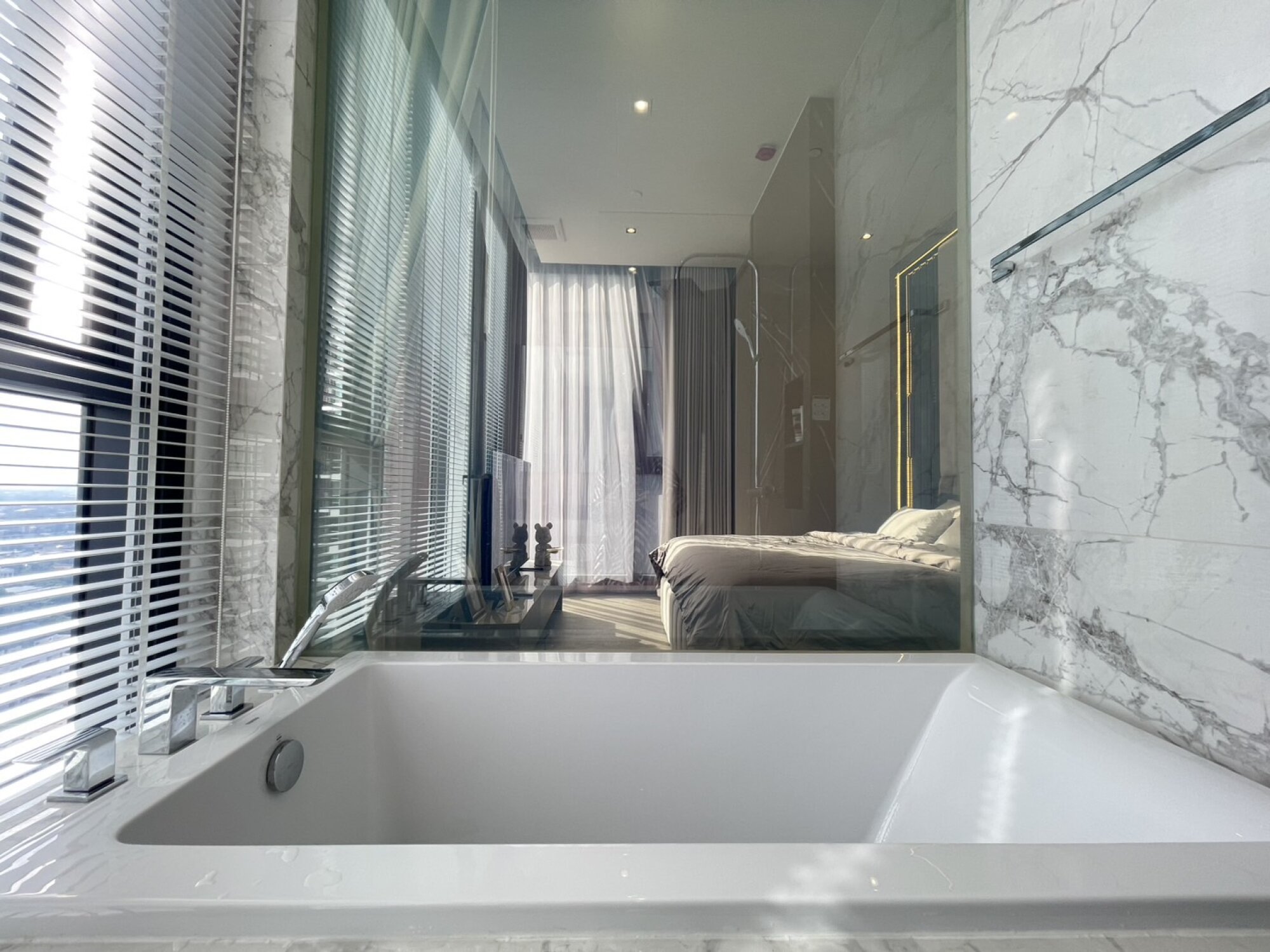 Luxurious 2-bedroom condo for rent at Hyde Heritage Thonglor, 80 sqm on the 21st floor, fully furnished, near BTS Thonglor. Rent: 130,000 THB/month