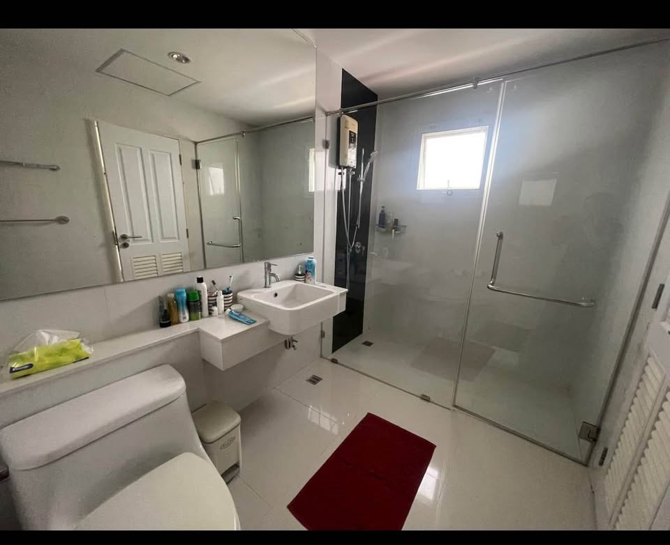 3-BR, 3-Bath, 187sqm Townhouse for Rent at Panasiri Residences, 38K/month, Near Lat Phrao MRT & Saphan Khwai BTS, Fully Furnished, 2 Parking Spaces