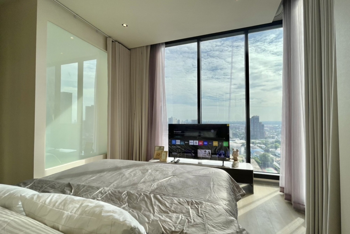 Luxurious 2-bedroom condo for rent at Hyde Heritage Thonglor, 80 sqm on the 21st floor, fully furnished, near BTS Thonglor. Rent: 130,000 THB/month