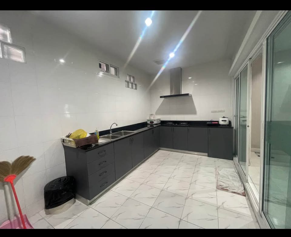 3-BR, 3-Bath, 187sqm Townhouse for Rent at Panasiri Residences, 38K/month, Near Lat Phrao MRT & Saphan Khwai BTS, Fully Furnished, 2 Parking Spaces