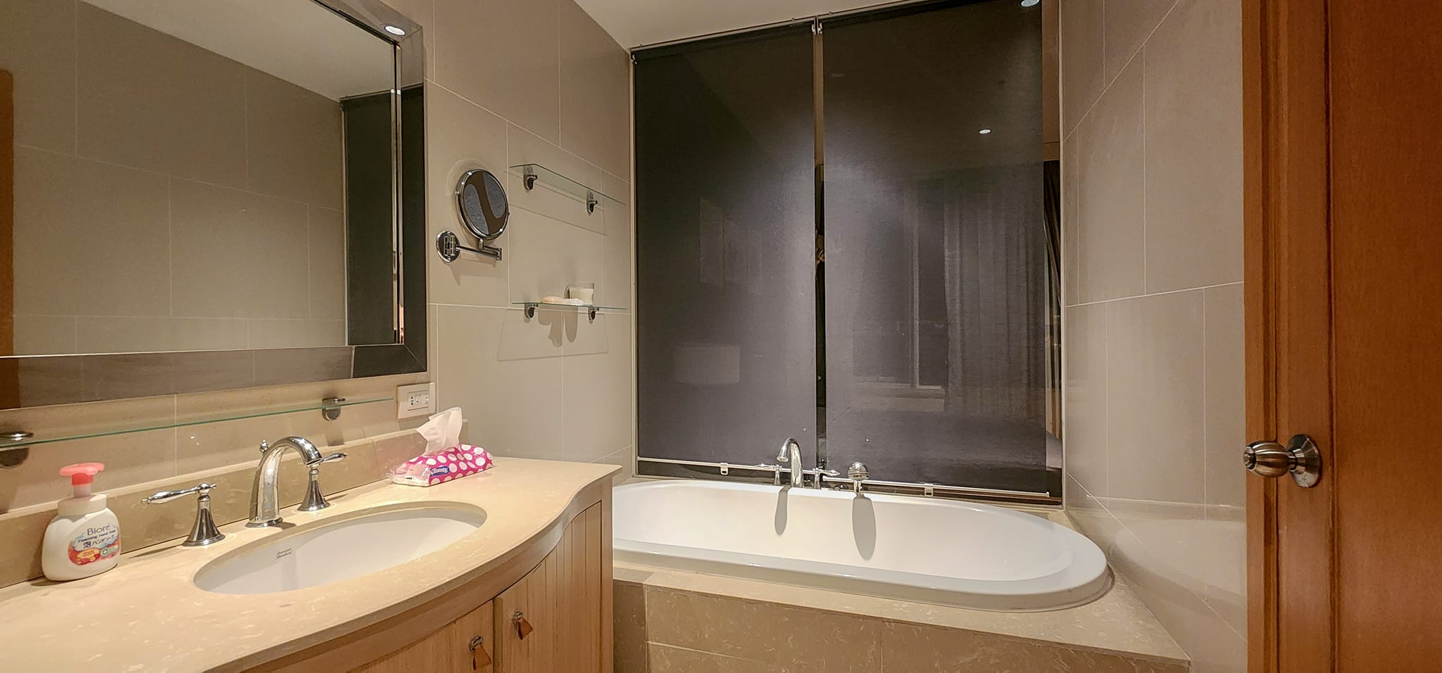 2-Bedroom, 2-Bathroom Duplex Condo, 108.9 sqm at The Empire Place, Sathon, Bangkok for Sale, 18,500,000 THB, Near BTS Chong Nonsi Station.