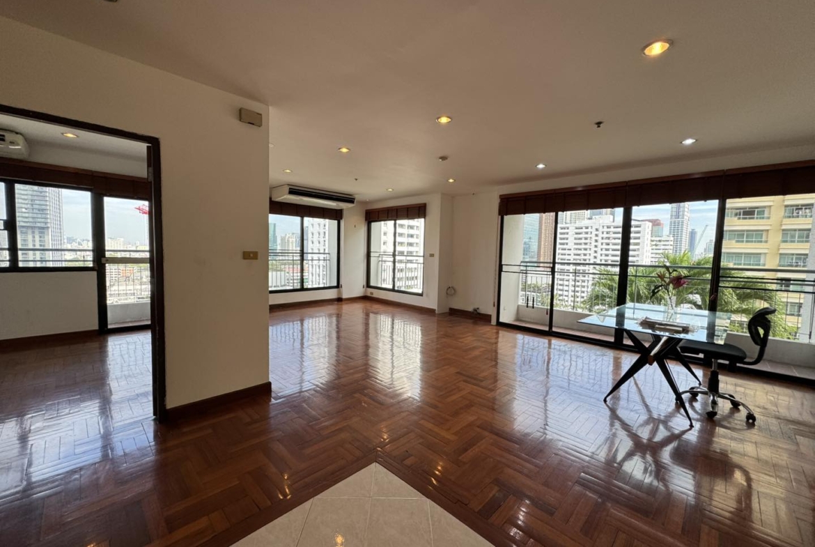 3-Bed, 2-Bath, 124.74 sqm Condo at Liberty Park 2, Sukhumvit 11 for Sale, 9.2M THB, 5-min Walk to BTS Nana