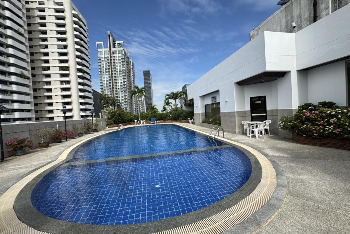 3-Bed, 2-Bath, 124.74 sqm Condo at Liberty Park 2, Sukhumvit 11 for Sale, 9.2M THB, 5-min Walk to BTS Nana