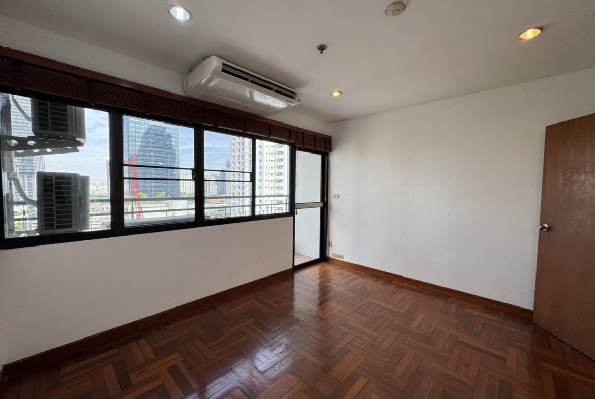 3-Bed, 2-Bath, 124.74 sqm Condo at Liberty Park 2, Sukhumvit 11 for Sale, 9.2M THB, 5-min Walk to BTS Nana