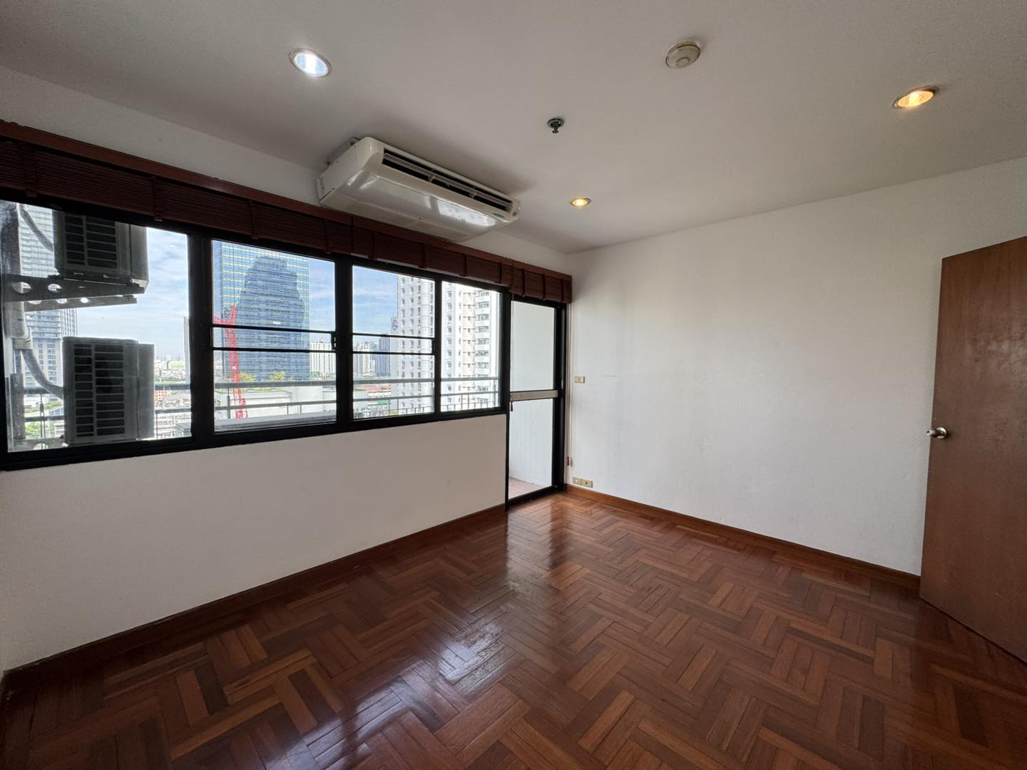 3-Bed, 2-Bath, 124.74 sqm Condo at Liberty Park 2, Sukhumvit 11 for Sale, 9.2M THB, 5-min Walk to BTS Nana