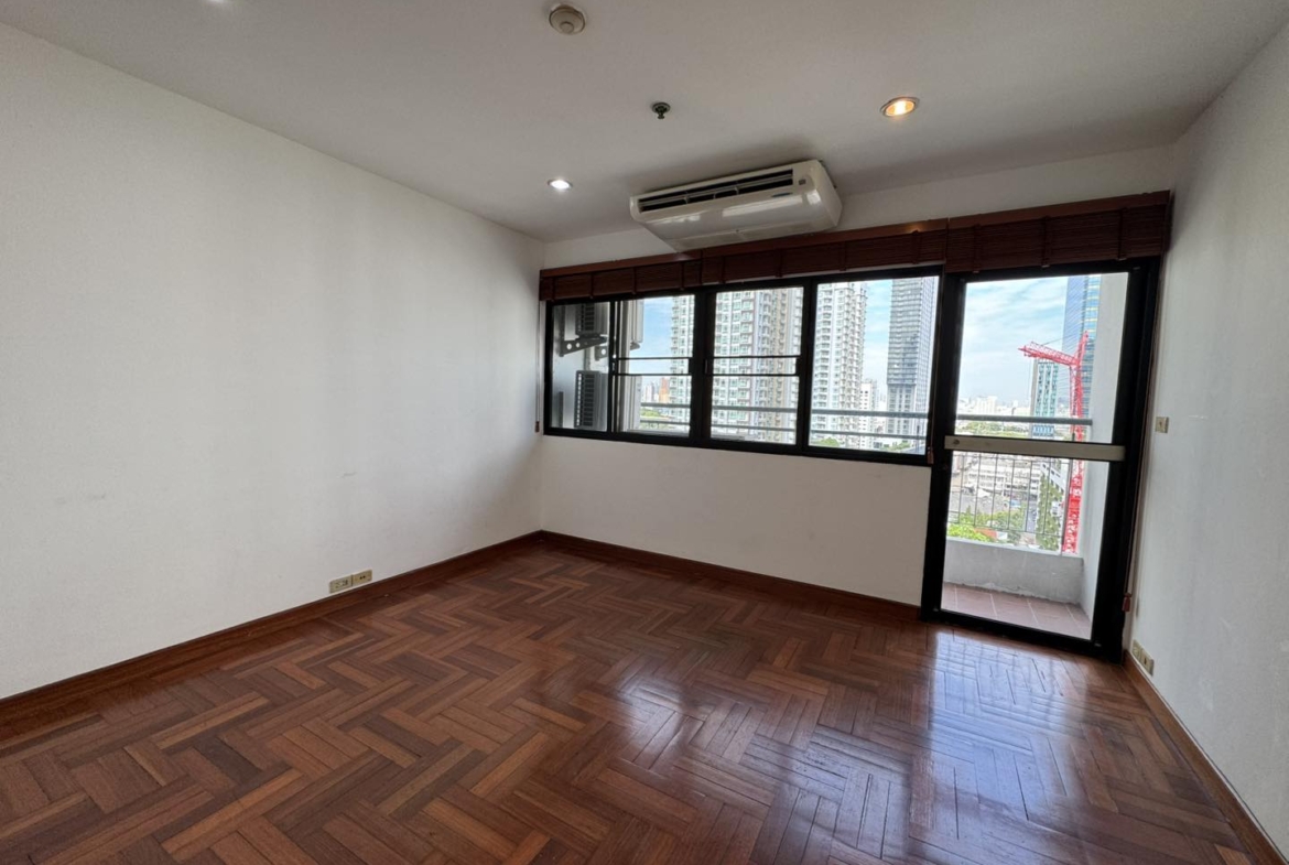3-Bed, 2-Bath, 124.74 sqm Condo at Liberty Park 2, Sukhumvit 11 for Sale, 9.2M THB, 5-min Walk to BTS Nana